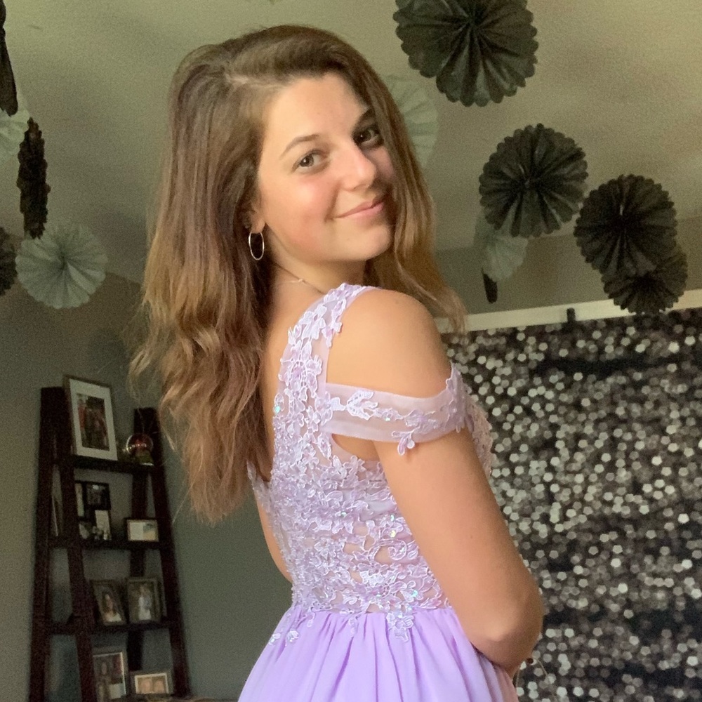 Meet your Posher, Claire